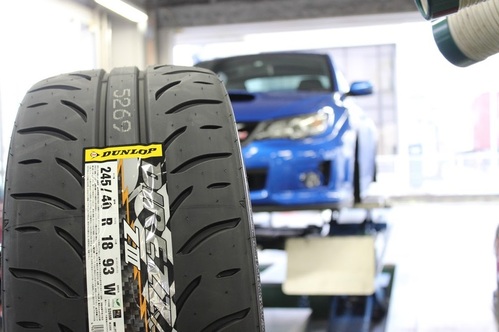 インプレッサWRX STIのタイヤ交換！！ダンロップ DIREZZA Z3